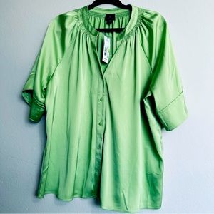 Green plus size blouse, fox casual or business look.